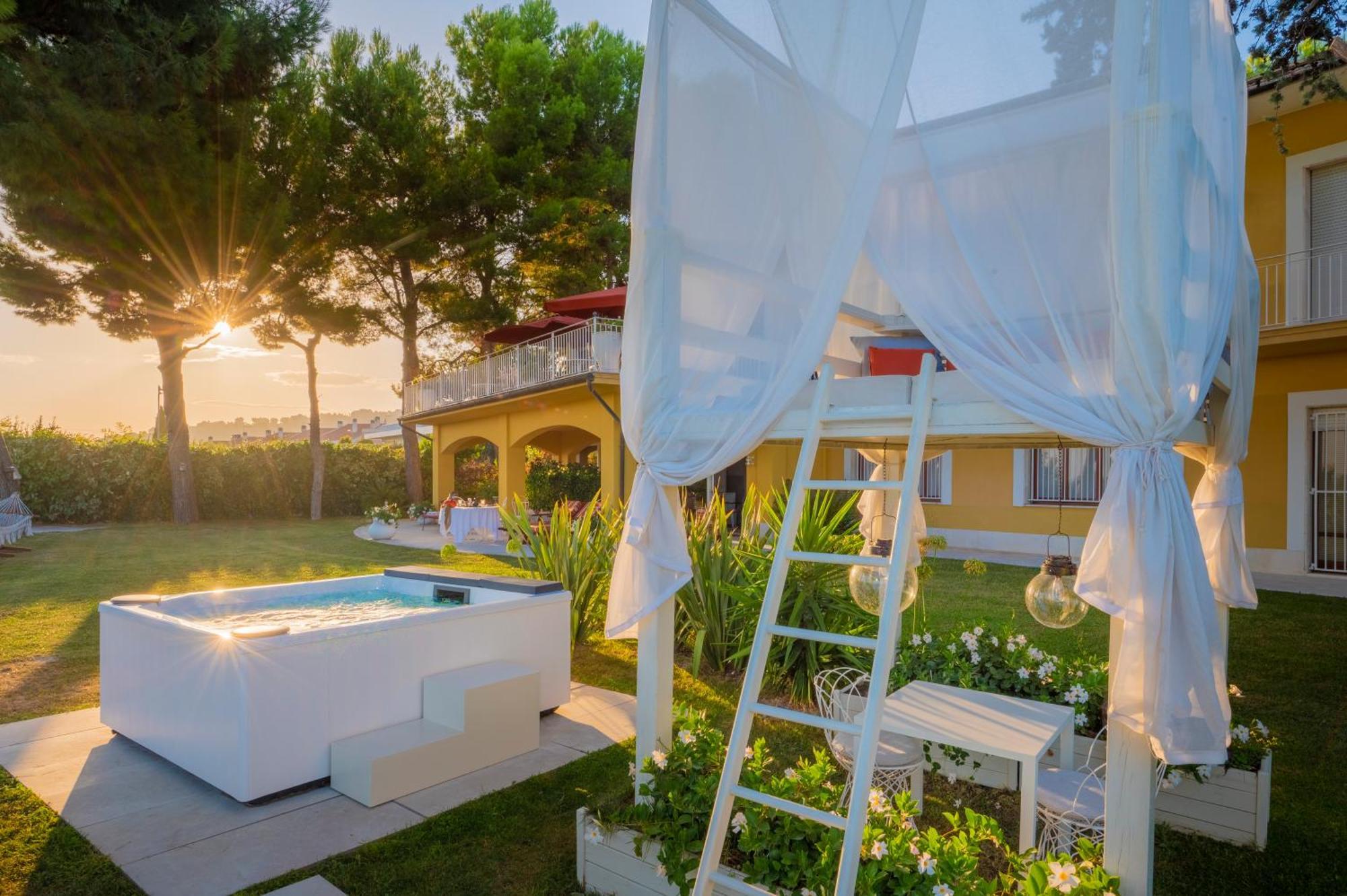 Tra Gli Alberi E Il Mare Bed & Breakfast Sirolo Exterior photo