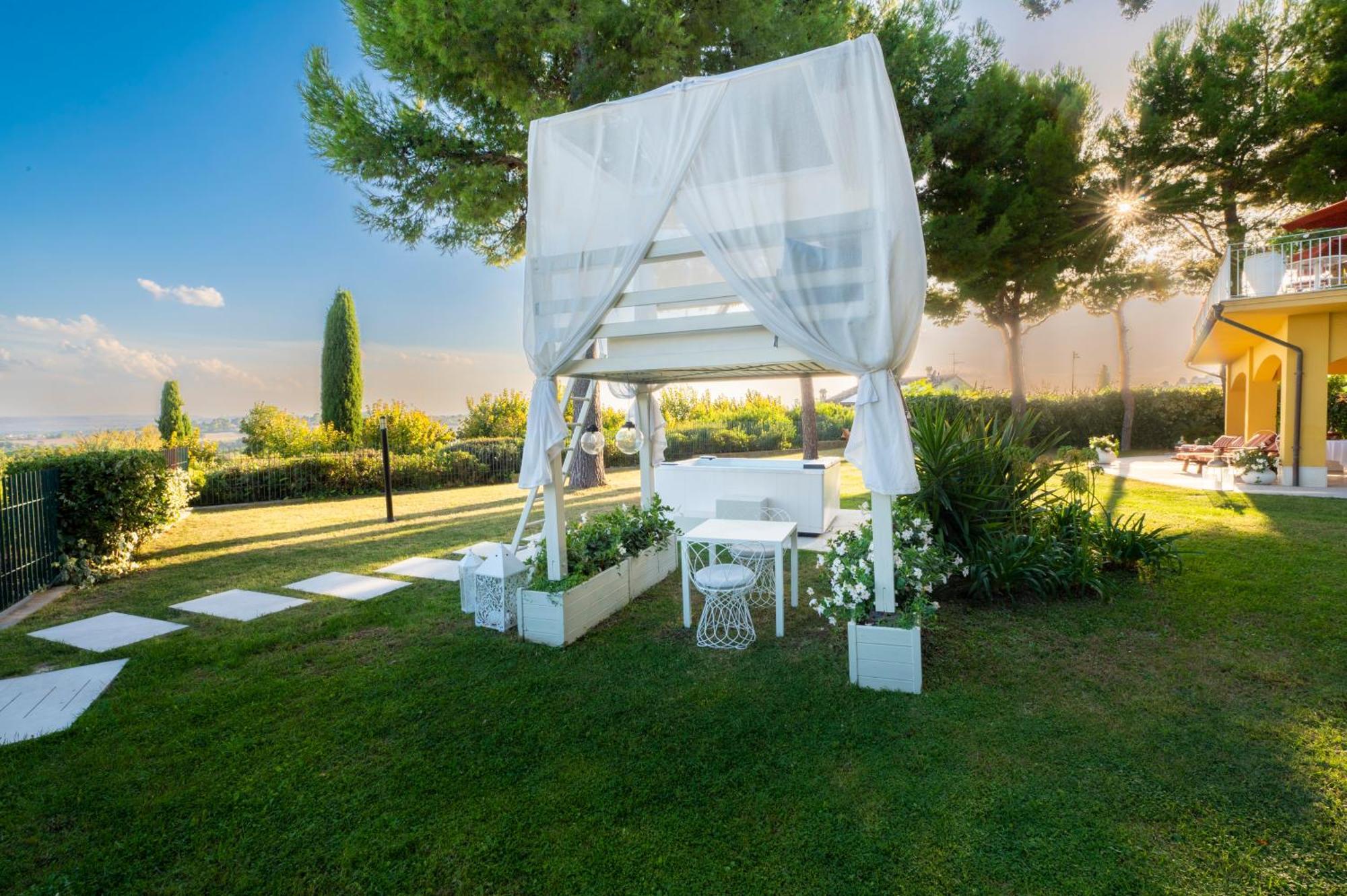 Tra Gli Alberi E Il Mare Bed & Breakfast Sirolo Exterior photo
