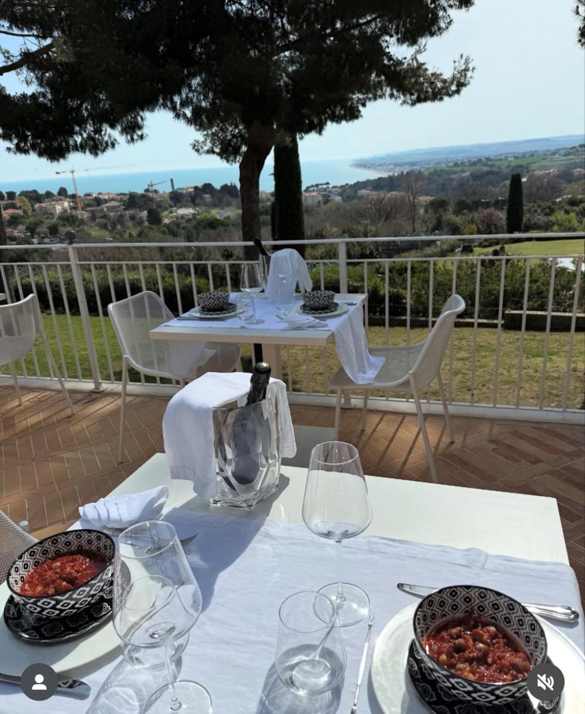 Tra Gli Alberi E Il Mare Bed & Breakfast Sirolo Exterior photo