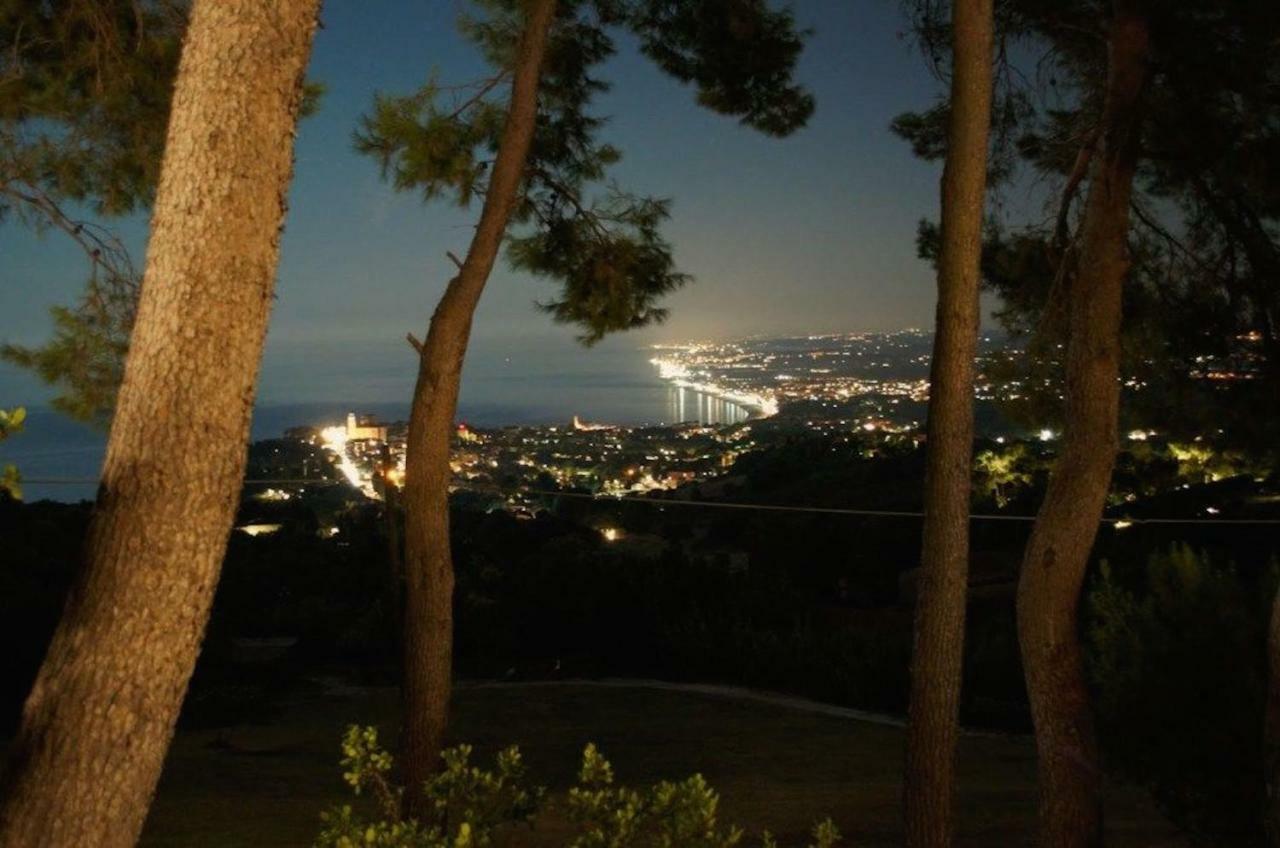 Tra Gli Alberi E Il Mare Bed & Breakfast Sirolo Exterior photo
